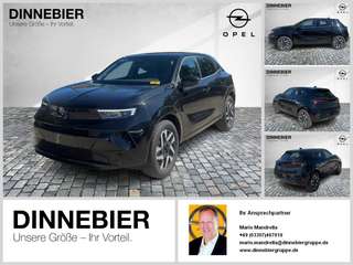 Schräge Frontansicht auf einen Opel Mokka , freigestellt