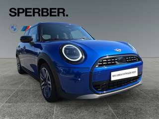 Schräge Frontansicht auf einen MINI COOPER , freigestellt