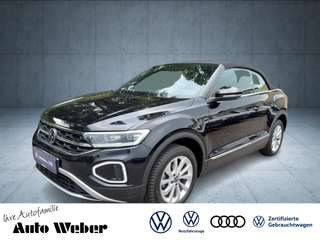 Schräge Frontansicht auf einen Volkswagen T-Roc , freigestellt