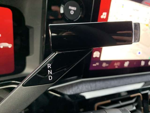 Fahrzeugbild eines Renault 4 E-TECH