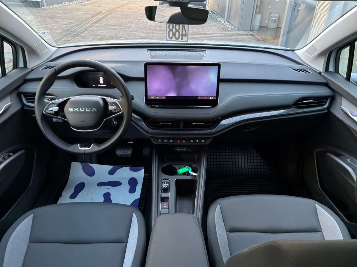 Fahrzeugbild eines Skoda ELROQ