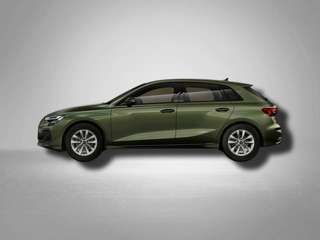 Schräge Frontansicht auf einen Audi A3 , freigestellt