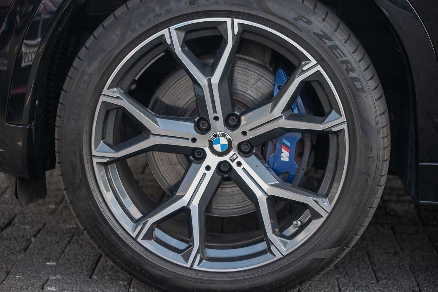 Fahrzeugbild eines BMW X6