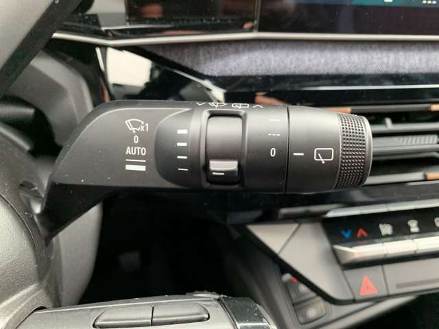 Fahrzeugbild eines Renault 4 E-TECH