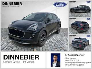 Schräge Frontansicht auf einen Ford Puma , freigestellt