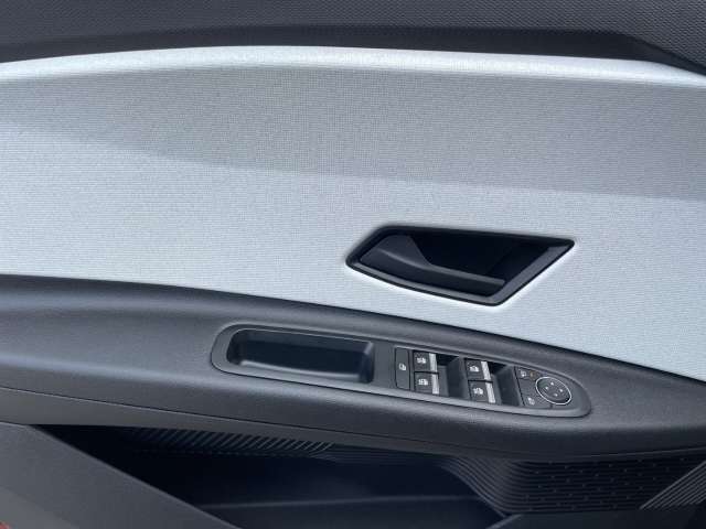 Fahrzeugbild eines Renault 4 E-TECH