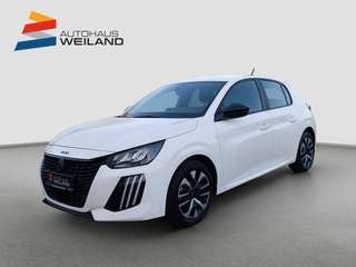 Schräge Frontansicht auf einen Peugeot 208 , freigestellt