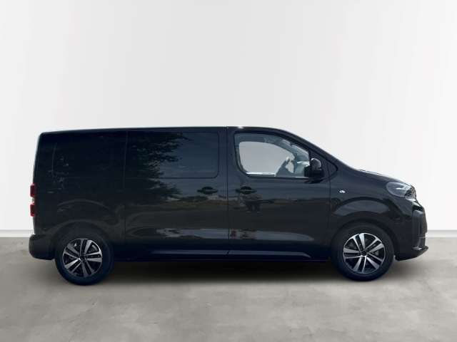 Fahrzeugbild eines Peugeot Traveller