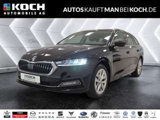 Schräge Frontansicht auf einen Skoda Octavia , freigestellt