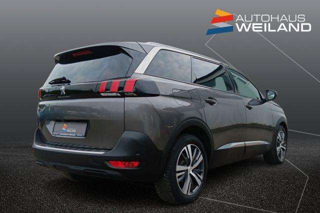 Fahrzeugbild eines Peugeot 5008