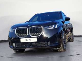 Schräge Frontansicht auf einen BMW X3 , freigestellt