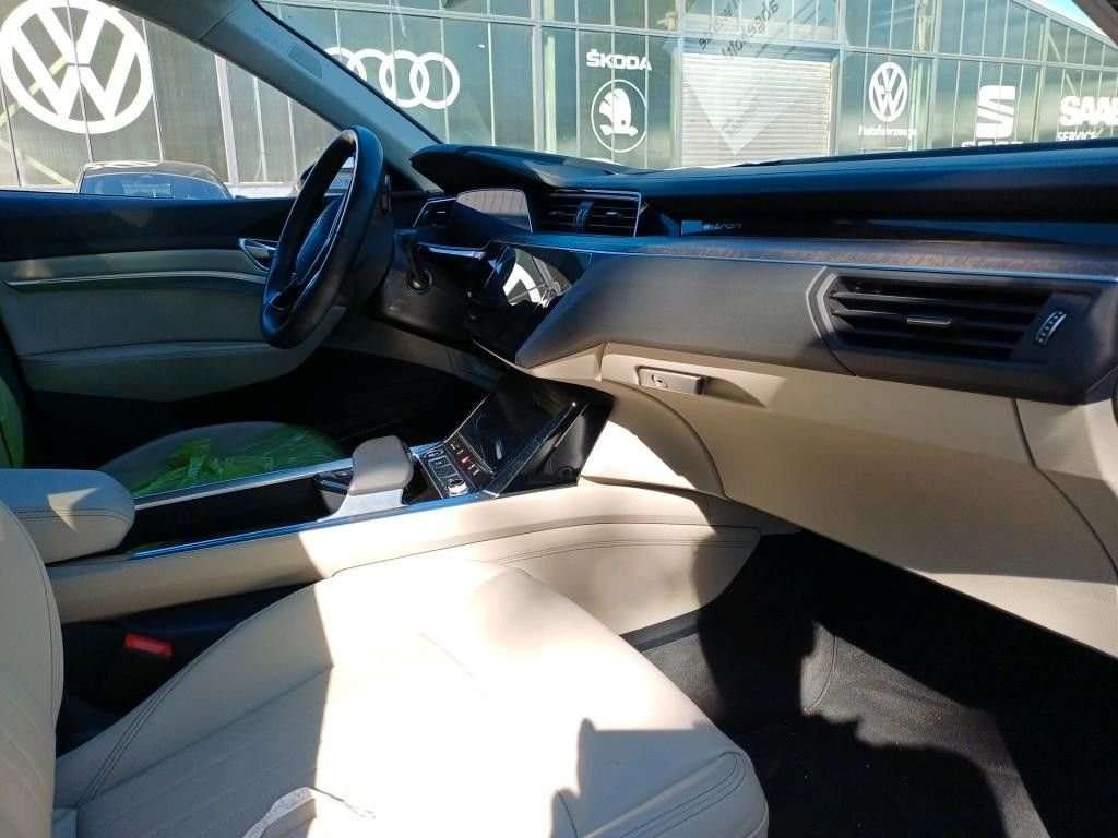 Fahrzeugbild eines Audi e-tron