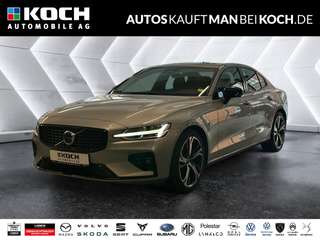 Schräge Frontansicht auf einen Volvo S60 , freigestellt