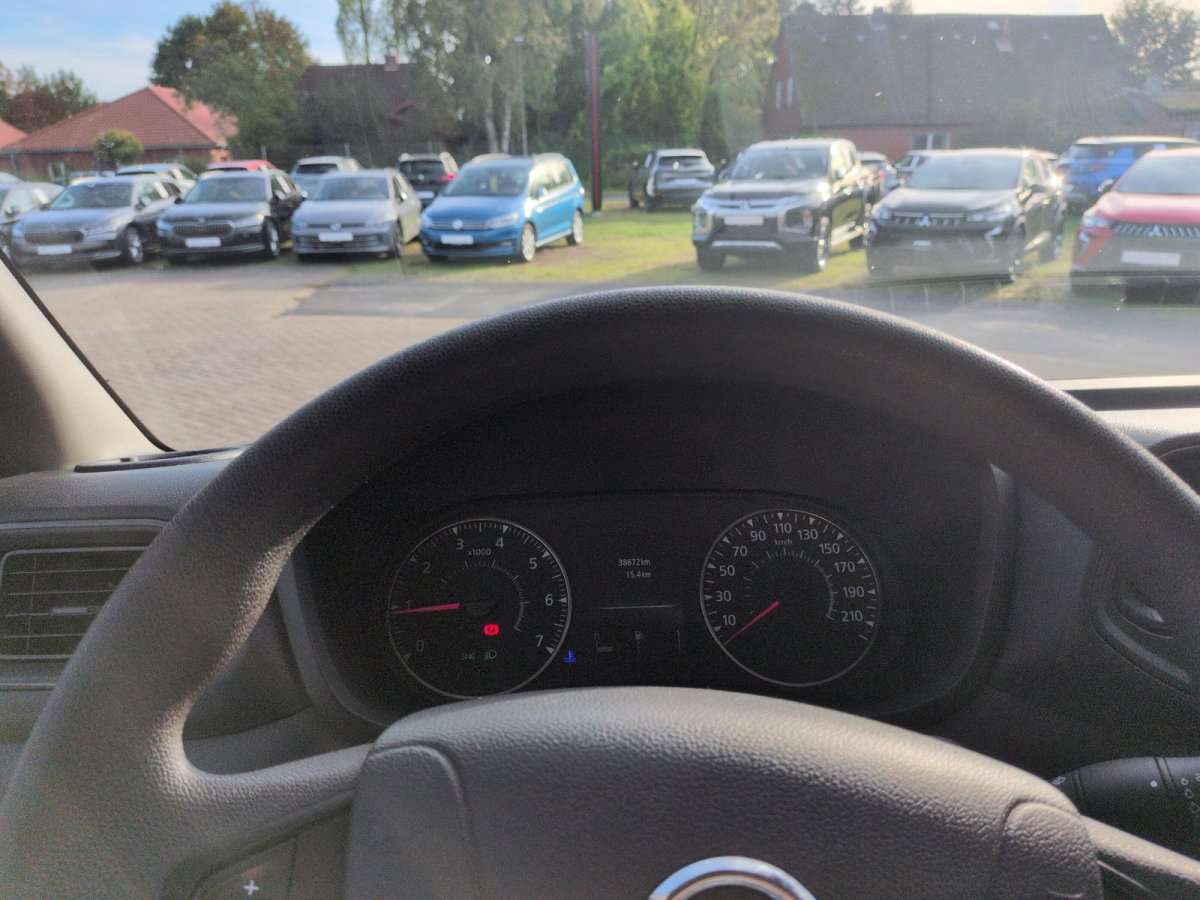 Fahrzeugbild eines Nissan Interstar