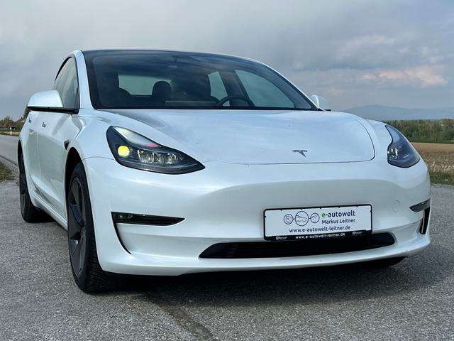 Fahrzeugbild eines TESLA Model 3
