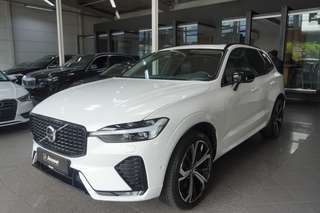Schräge Frontansicht auf einen Volvo XC60 , freigestellt