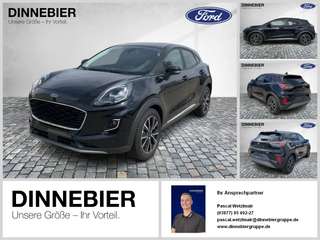 Schräge Frontansicht auf einen Ford Puma , freigestellt