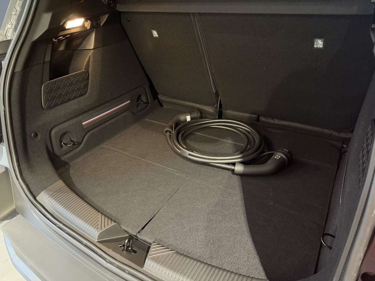 Fahrzeugbild eines Renault 4 E-TECH