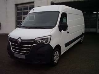 Schräge Frontansicht auf einen Renault Master , freigestellt