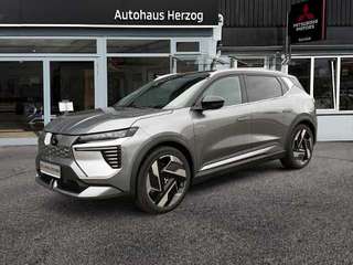 Schräge Frontansicht auf einen Mitsubishi Eclipse Cross , freigestellt