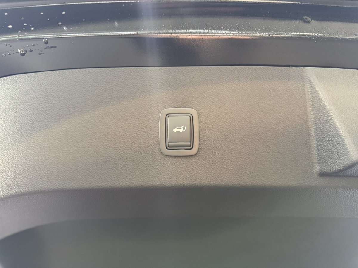 Fahrzeugbild eines Renault 4 E-TECH