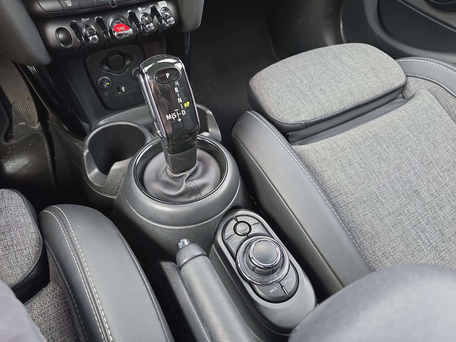 Fahrzeugbild eines MINI COOPER