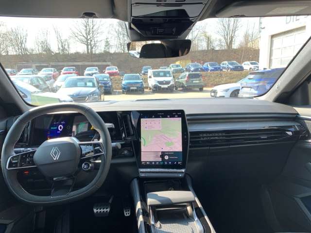 Fahrzeugbild eines Renault Rafale