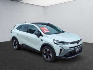 Schräge Frontansicht auf einen Renault Symbioz , freigestellt