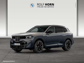 Schräge Frontansicht auf einen BMW X5 , freigestellt