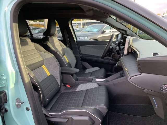 Fahrzeugbild eines Renault 4 E-TECH