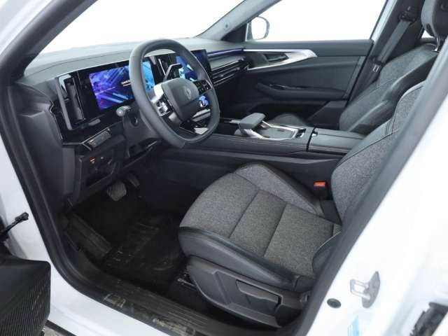 Fahrzeugbild eines Renault Rafale
