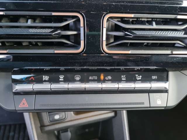 Fahrzeugbild eines Renault 4 E-TECH