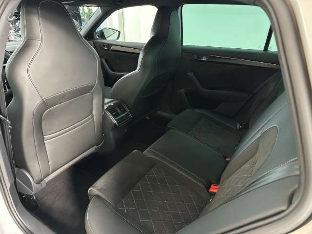 Fahrzeugbild eines Skoda Superb