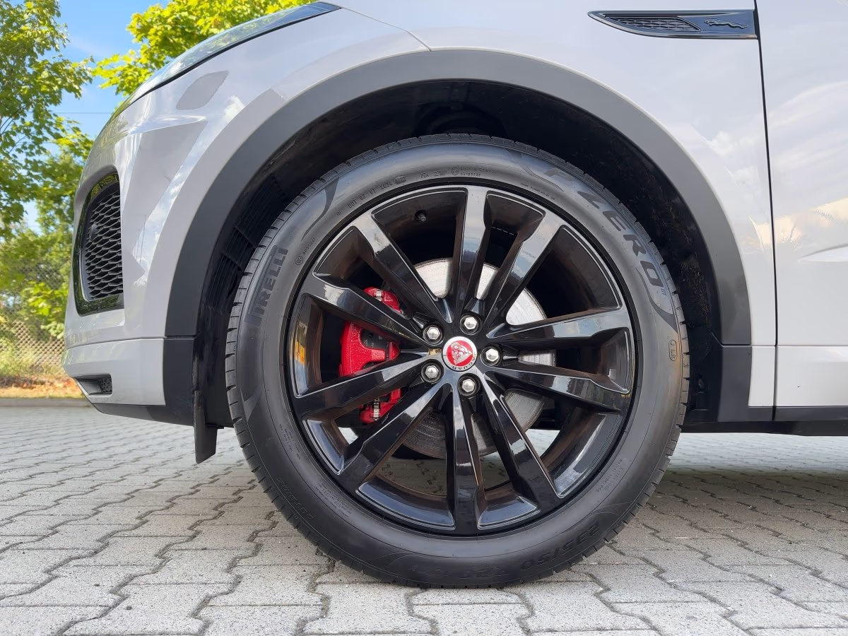 Fahrzeugbild eines Jaguar E-PACE