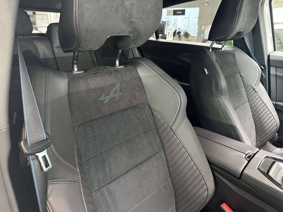 Fahrzeugbild eines Renault Rafale