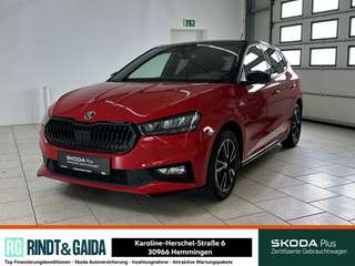 Schräge Frontansicht auf einen Skoda Fabia , freigestellt