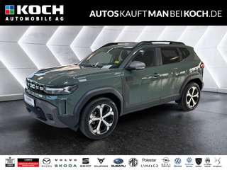 Schräge Frontansicht auf einen Dacia Duster , freigestellt