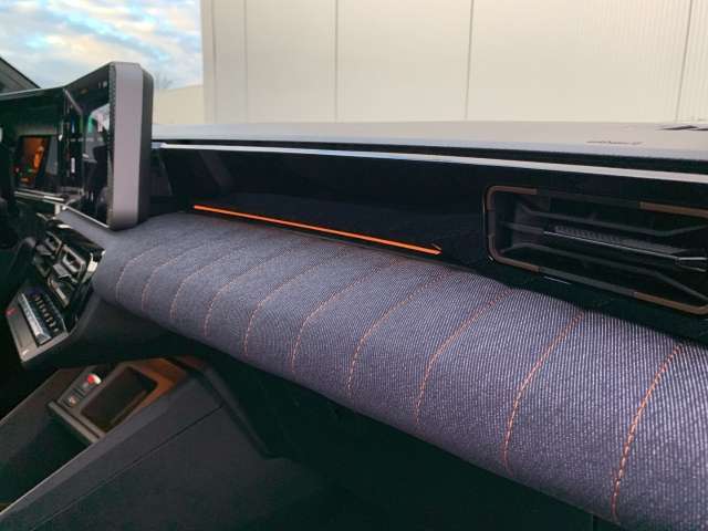 Fahrzeugbild eines Renault 4 E-TECH