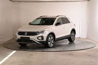 Schräge Frontansicht auf einen Volkswagen T-Roc , freigestellt