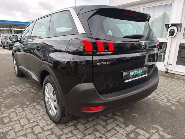 Fahrzeugbild eines Peugeot 5008