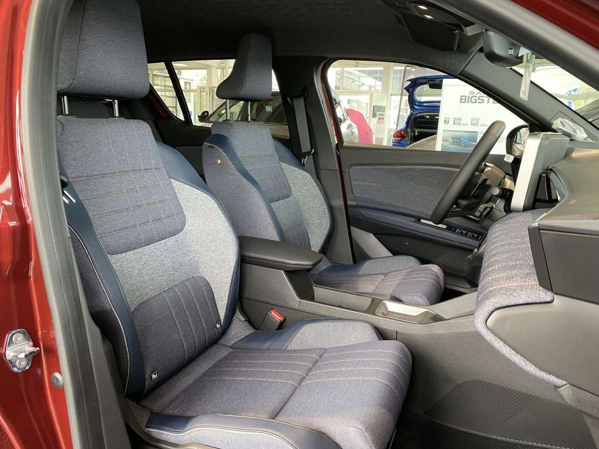 Fahrzeugbild eines Renault 4 E-TECH