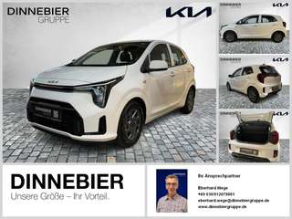 Schräge Frontansicht auf einen Kia Picanto , freigestellt