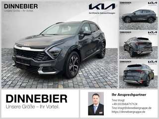Schräge Frontansicht auf einen Kia Sportage , freigestellt