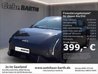 Schräge Frontansicht auf einen Kia EV4 , freigestellt