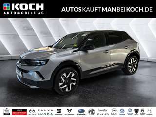 Schräge Frontansicht auf einen Opel Mokka , freigestellt