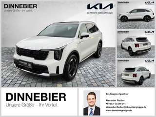 Schräge Frontansicht auf einen Kia Sorento , freigestellt