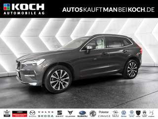 Schräge Frontansicht auf einen Volvo XC60 , freigestellt