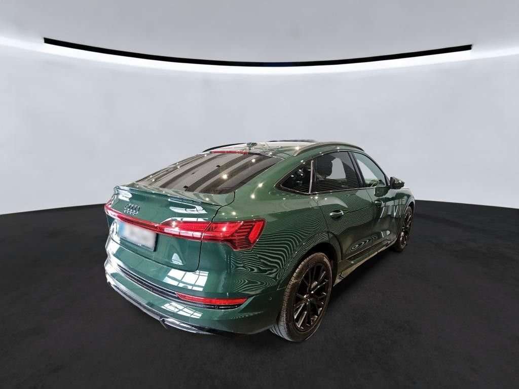 Fahrzeugbild eines Audi e-tron