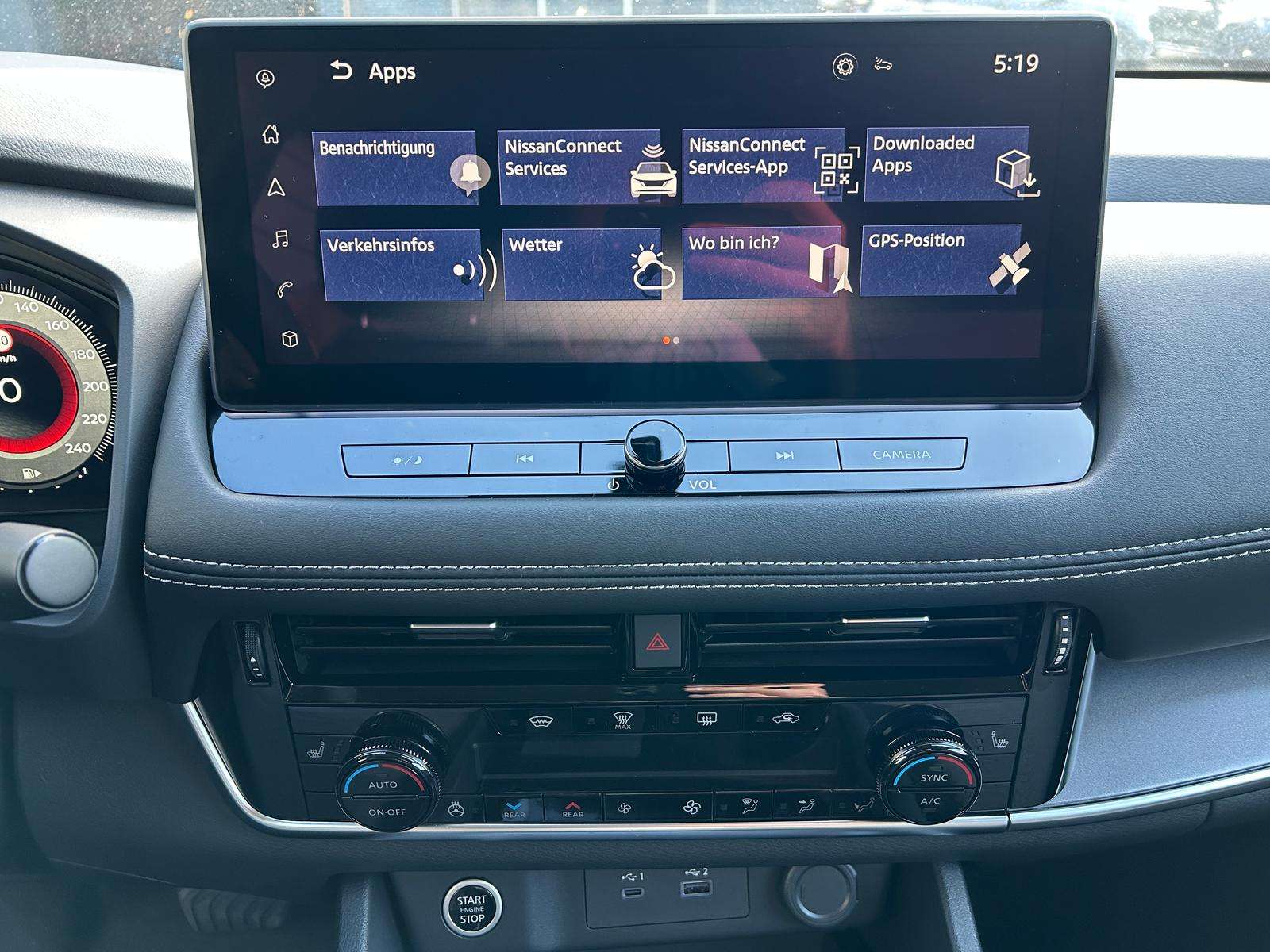 Fahrzeugbild eines Nissan X-TRAIL