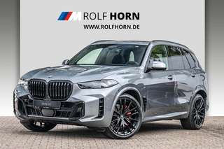 Schräge Frontansicht auf einen BMW X5 , freigestellt